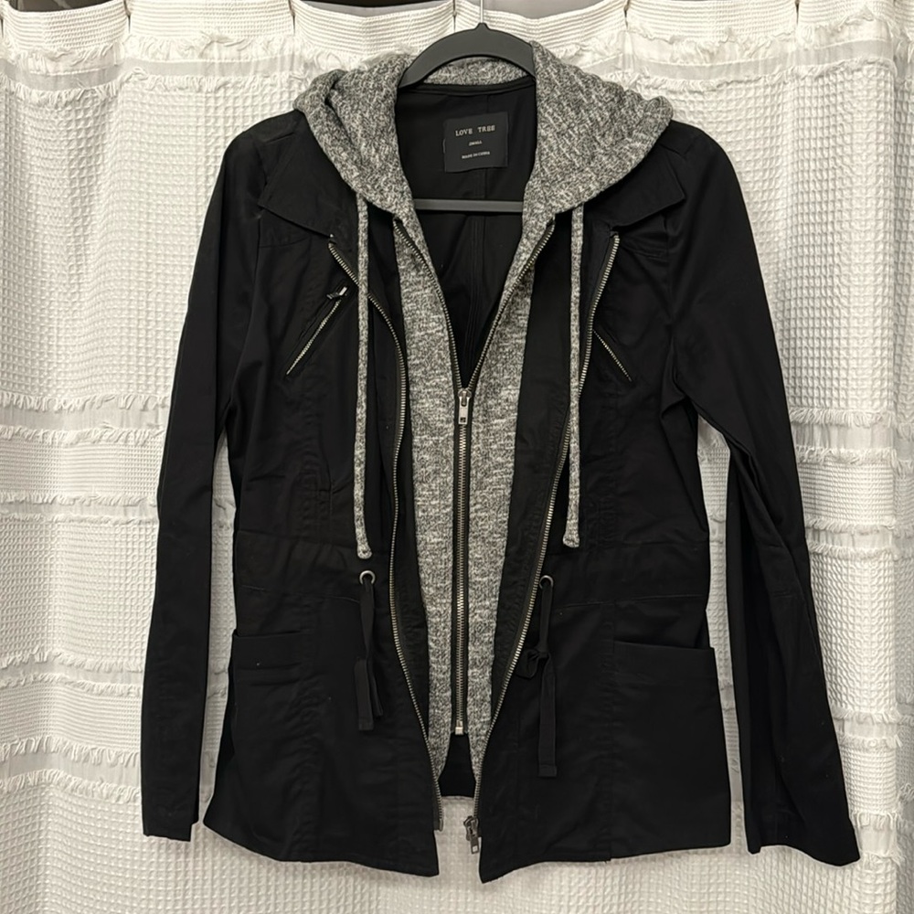 Black/gray jacket with zipper